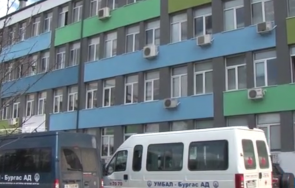 пациент без дом изписан половин година covid отделение