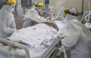 лекари covid зоната борят живота годишен мъж белият дроб увреден