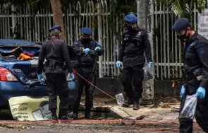 атентатът католическата църква индонезия извършен младоженци