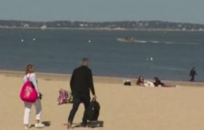 югозападна франция хората излязоха плажовете заради необичайно топло сезона време