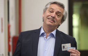 ваксинация спутник президентът аржентина положителен тест covid рождения ден