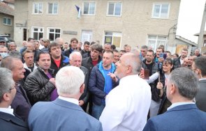 извънредно пик премиерът борисов посрещнат аплодисменти стотици пазарджишко местните бойко бойко дпс години лъжат видео обновена