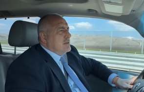 извънредно пик борисов показа мащабния строеж магистрала европа пречи джипът карам сам радев вози мерцедеси обновена