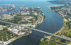 аварирала фука спира трафика аспаруховия мост