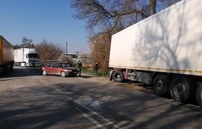 извънредно тежка катастрофа затвори пътя велико търново русе ранени