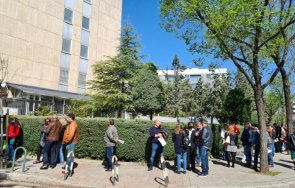 дълга опашка гласуване мадрид нашенци чакали реда нощта симеон сакскобургготски гласува обяд