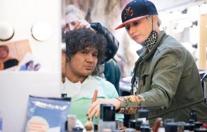 Азис на грим в Капките