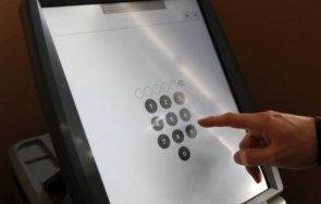 годишен възрастният гласувал машинно секция оборище