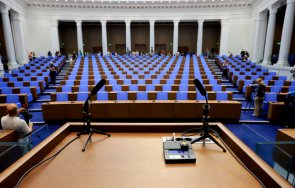 разпределят депутатските места шестте групи новия парламент