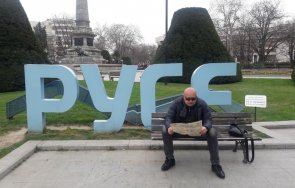 красен кралев загадъчна снимка премиера