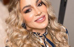 Жени Джаферович усмихната