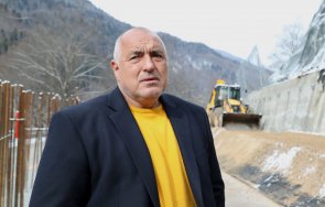 премиерът борисов вярващите отново посещават рилския манастир снимки