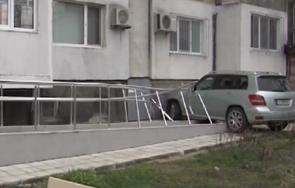 кола вряза жилищен блок бургас снимка