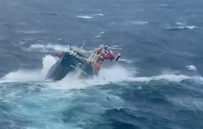 спасителна акция извадиха моряци потъващ кораб норвегия