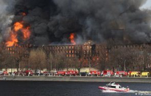 пожар изпепели историческа сграда санкт петербург видео снимки