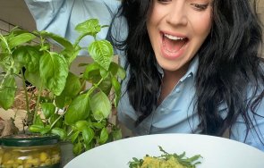 фалшив блясък мона гочева показа целулит стрии снимка