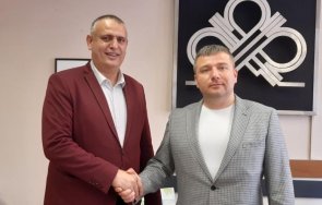 апи ремонтира километра път района божурище