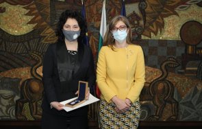 екатерина захариева награди цезарина илиева столичната рзи