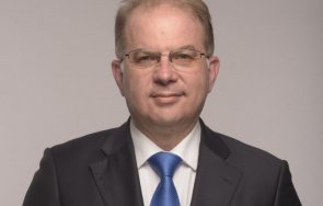 радомир чолаков герб учебниците история сигурност пише борисов бил строител