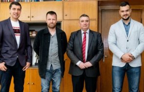 елин топузаков участва организацията приятелски мач унсс