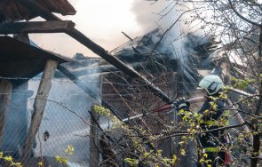пожарникари кюстендил гасиха пламнала къща