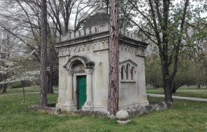 реставрират гробници парка възрожденците русе