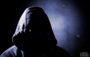 маскиран избута продавачка задигна оборота магазин