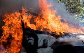 нелепо шофьор изгоря колата удар стълб