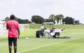 крокодил изненада футболисти време тренировка видео