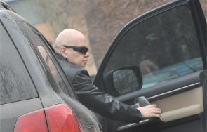 скандал слави трифонов незаконно депутат шоуменът заклел докато бордовете фирми факсимилета