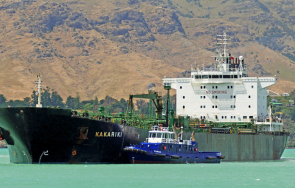 танкер разля петрол едно натоварените пристанища китай