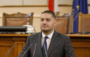 разглеждат депутатите христо гаджев отечественият анти герб фронт отново сплотен снимка