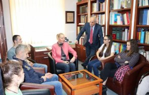 Стефка Костадинова студенти