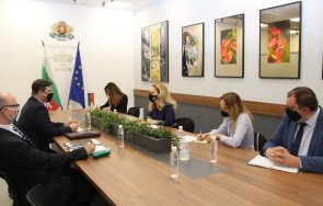 марияна николова покани британските туристи българия