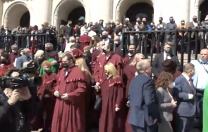 стотици прокурори следователи снимки