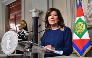 италия тресе скандал шефката сената лети фалкон вместо такси