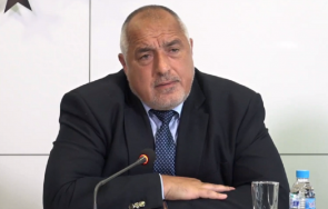 първо пик борисов извънреден брифинг великден новите депутати подариха цик радев целта продължи управлява служебен кабинет дълго живо обновена