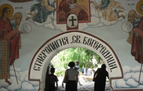 стотици отиват бачковския манастир очакване възкресението