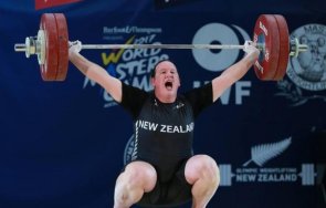шок щангист първият транссексуален спортист олимпиада мъж вдига тежести жена