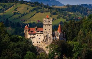 предлагат ваксинация covid посетителите замъка дракула