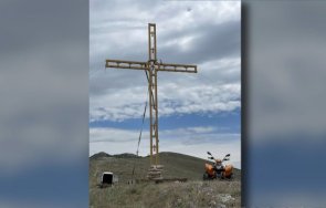 крадци отмъкнаха 500 килограмов кръст възвишение пазарджик