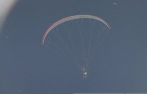 мъж парапланер прелетя пловдив