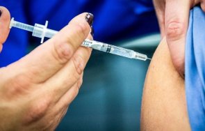 Китай обеща да дари 600 милиона дози ваксини срещу на