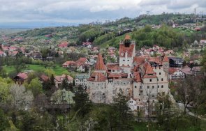 предлагат ваксинация covid посетителите замъка дракула