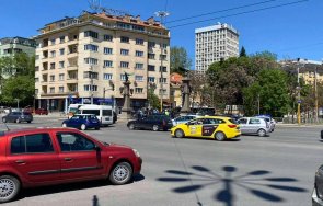 две коли сблъскаха орлов мост столицата пострадали мъж дете снимки