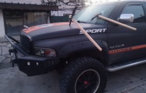 прокуратурата задържа трима забили кирки крайслер главиница