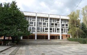 трупата театъра кюстендил връща работа