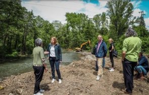 фандъкова започнахме почистването коритото искър