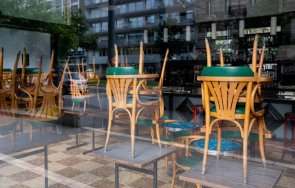 баровете ресторантите полша отново приемат клиенти открито