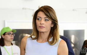 пик ретро деси радева пие вино операцията  снимка